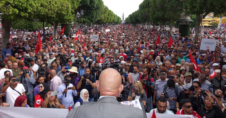 Politique : démonstration de force du Front du salut à Tunis  