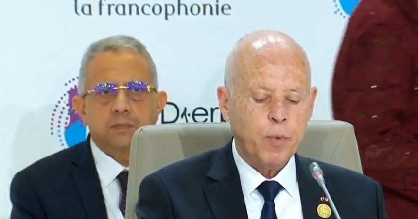 Au Sommet de la francophonie, Kaïs Saïed se barricade dans son arabisme