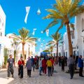 La Tunisie mise sur le tourisme et les énergies renouvelables dans un contexte de crise économique