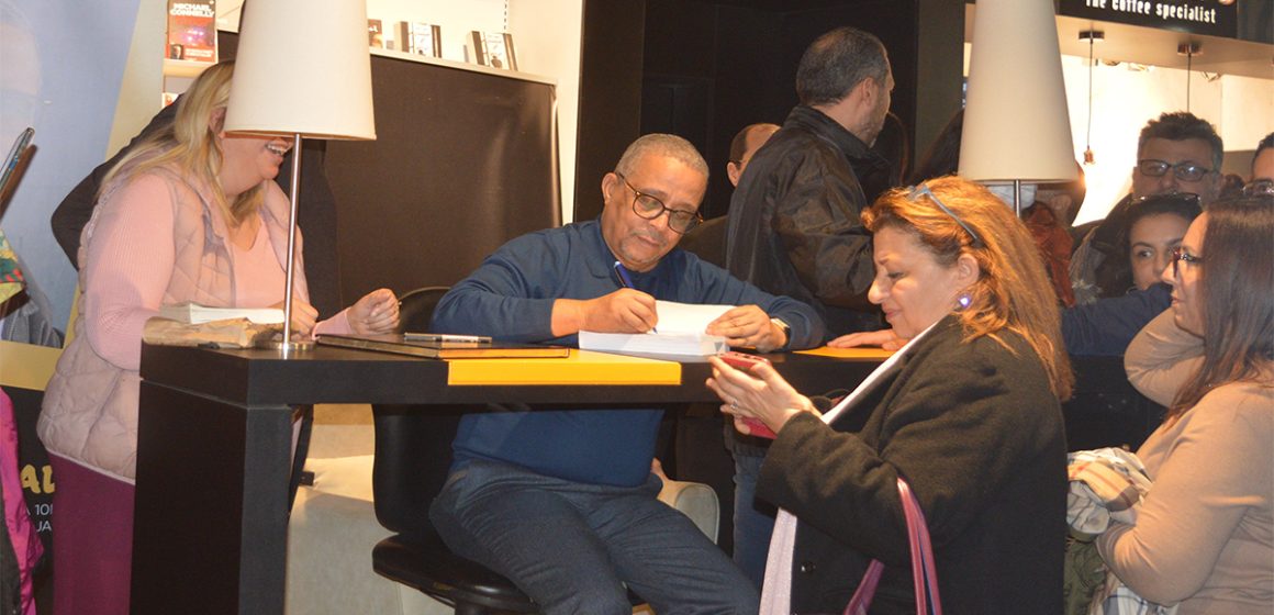 L’écrivain Yasmina Khadra rencontre ses lecteurs tunisiens (Photos)