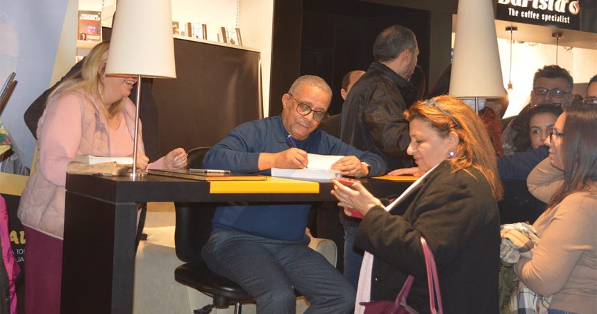 L’écrivain Yasmina Khadra rencontre ses lecteurs tunisiens (Photos)