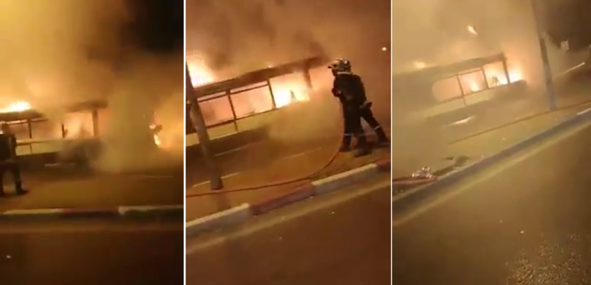 Tunis : Un bus prend feu à Bab Saadoun, aucune victime à déplorer