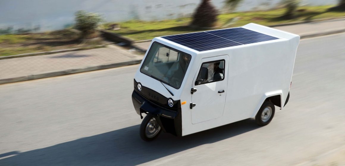 BakoMotors offre six tricycles électriques à énergie solaire à six villes tunisiennes