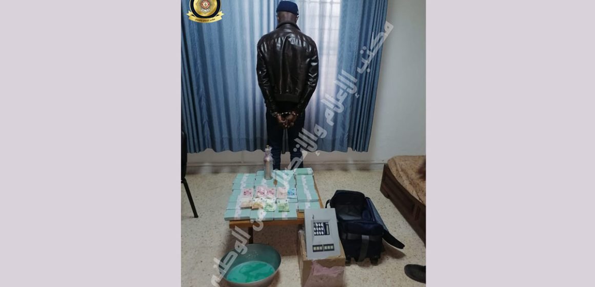 Un étranger arrêté à Hammamet pour escroquerie : Il prétendait transformer des «billets vierges» en euros