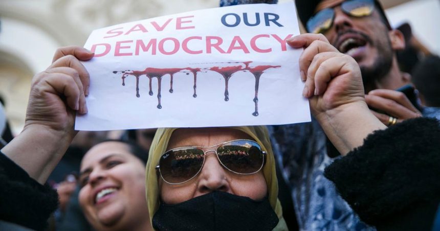 Tunisie : la transition démocratique est-elle dans l’impasse ?