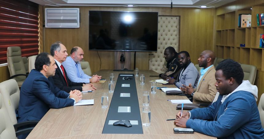 Une délégation de l’Association des étudiants africains en Tunisie reçue par le ministre de l’Enseignement supérieur