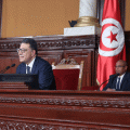 Le parlement tunisien, dominé par les hommes, relancé sans partis politiques