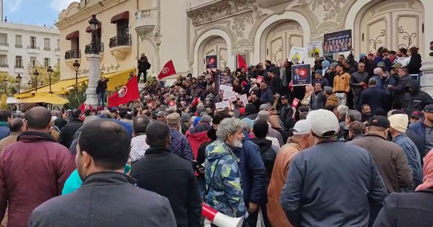 Tunisie : Chebbi dénonce la «politique chaotique» suivie par le président Saïed