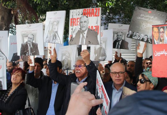 Tunis : Devant le ministère de la Justice, l’opposition réclame la libération «des prisonniers politiques» (Photos)