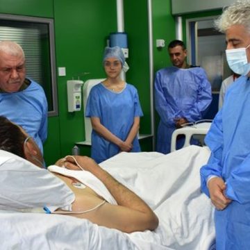 Hôpital militaire : Le ministre de la Défense au chevet du soldat blessé dans l’explosion d’une mine