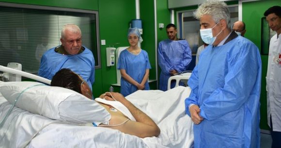 Hôpital militaire : Le ministre de la Défense au chevet du soldat blessé dans l’explosion d’une mine