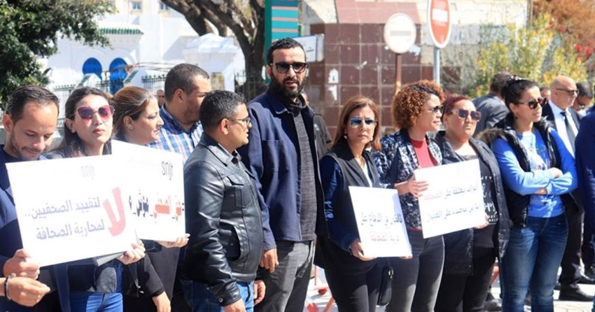 Tunisie : Brahim Bouderbala cède à la pression des journalistes  