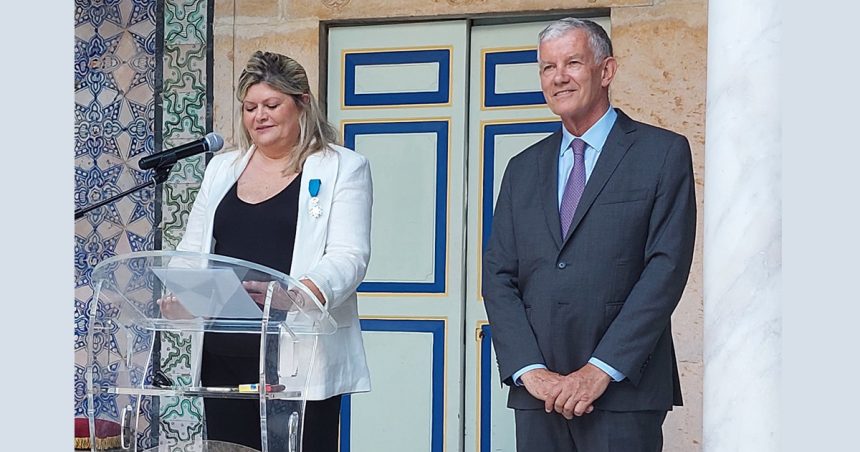 Mylène Ben Hamida décorée des insignes de l’Ordre national du Mérite (Ambassade de France)