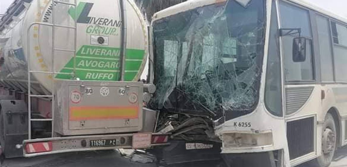 Manouba : 16 blessés dans une collision entre un bus et un camion