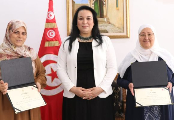 Admises au baccalauréat, deux tunisiennes de 43 et de 53 ans honorées par la ministre de la Femme