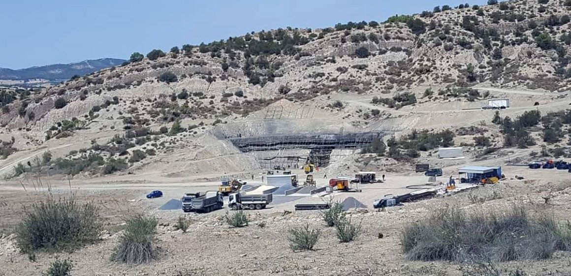 20 Chinois construisent un barrage au Kef, 121 000 Tunisiens payés pour ne rien faire