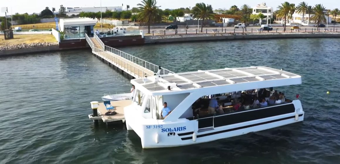 Ballade à bord du bateau Solaris au Lac de Tunis (vidéo)
