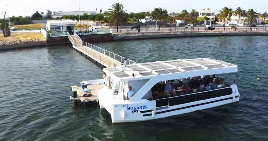 Ballade à bord du bateau Solaris au Lac de Tunis (vidéo)