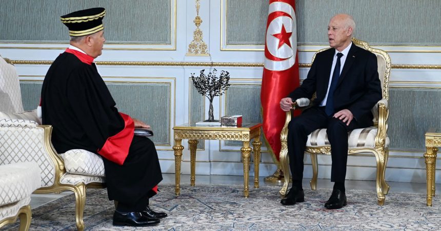 Kaïs Saïed et les comploteurs : qui gouverne en Tunisie ?