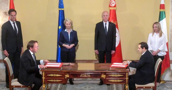 Signature-accord-Tunisie-Union-europeenne-Migration La Tunisie est-elle prête à renégocier l’accord d’association avec Bruxelles ?