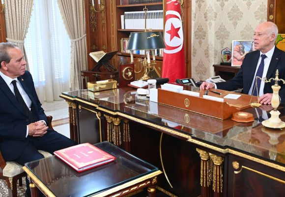 Tunisie : l’assainissement de l’administration, nouvelle bataille de Kaïs Saïed