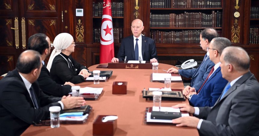 Tunisie : l’Etat serre la vis sur les réseaux sociaux