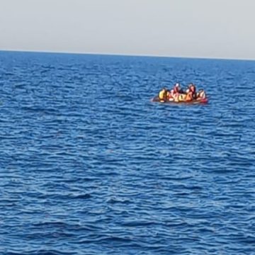 Migration-Tunisie : Sauvetage en mer de 14 Tunisiens dont deux bébés