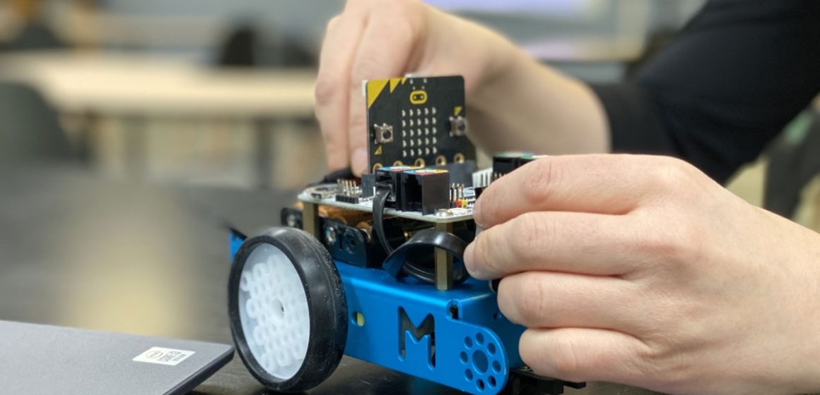 OMV finance un programme d’introduction de la robotique dans les écoles de Tataouine