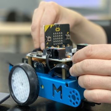 OMV finance un programme d’introduction de la robotique dans les écoles de Tataouine