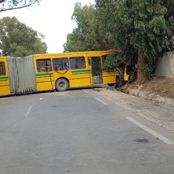 Protection civile : 35 élèves blessés dans le dérapage d’un bus scolaire à Sidi Thabet
