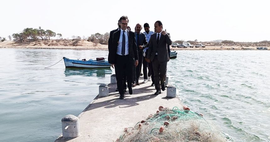 L’ambassadeur Saggio inaugure à Djerba des ponts de pêche mobiles