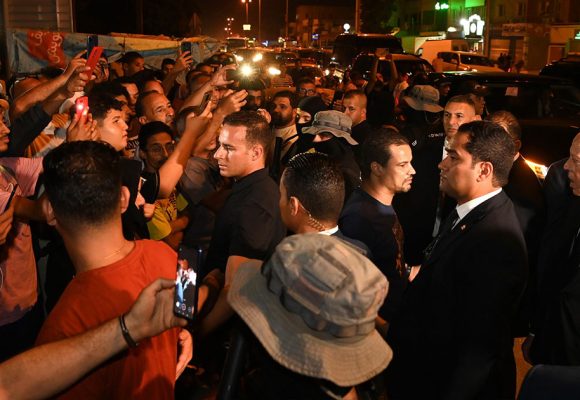 Bain de foule de Kaïs Saïed à Tunis : «Nous vaincrons ou nous mourrons»