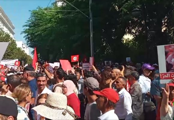Marche des Destouriens à Tunis pour la libération de Abir Moussi