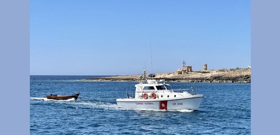 Migration : un Tunisien débarque seul sur un bateau à Lampedusa