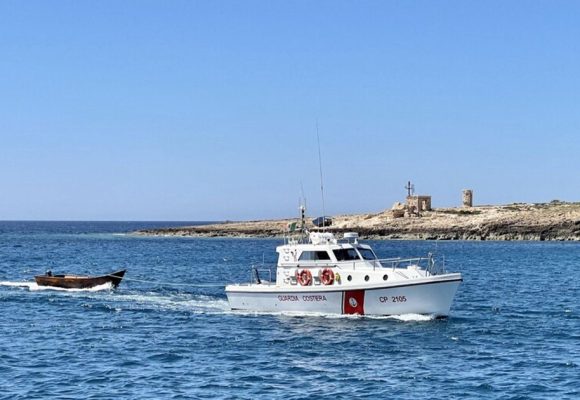 Migration : un Tunisien débarque seul sur un bateau à Lampedusa
