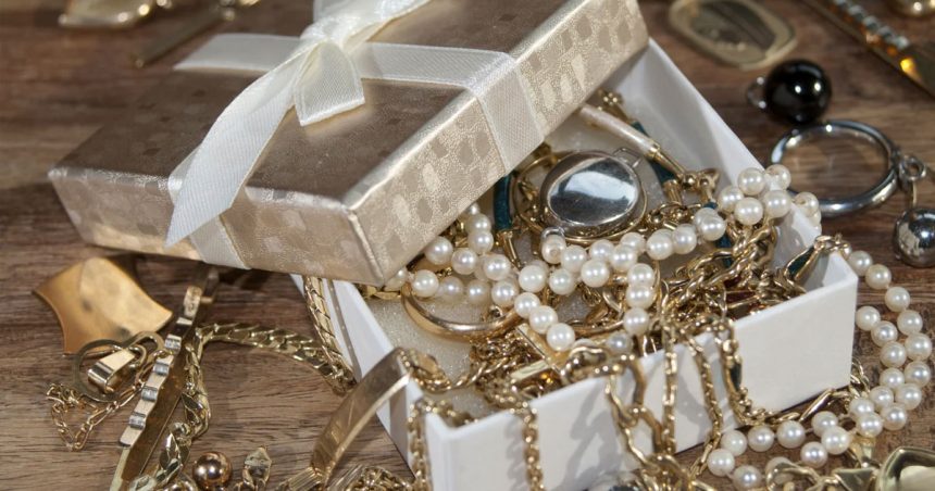 Tunis : saisie d’argent et de bijoux cachés dans les WC chez un suspect