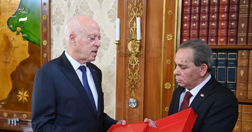 Tunisie : l’administration publique entre le marteau et l’enclume  