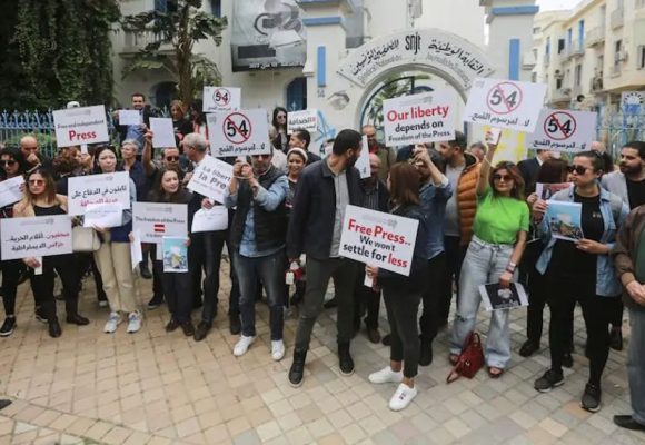 HRW : «La dérive autoritaire érode les droits humains en Tunisie»