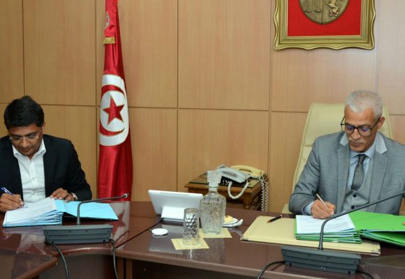 Tunisie : signature de l’accord relatif  à la construction d’une usine de traitement des eaux de surface à Bejaoua