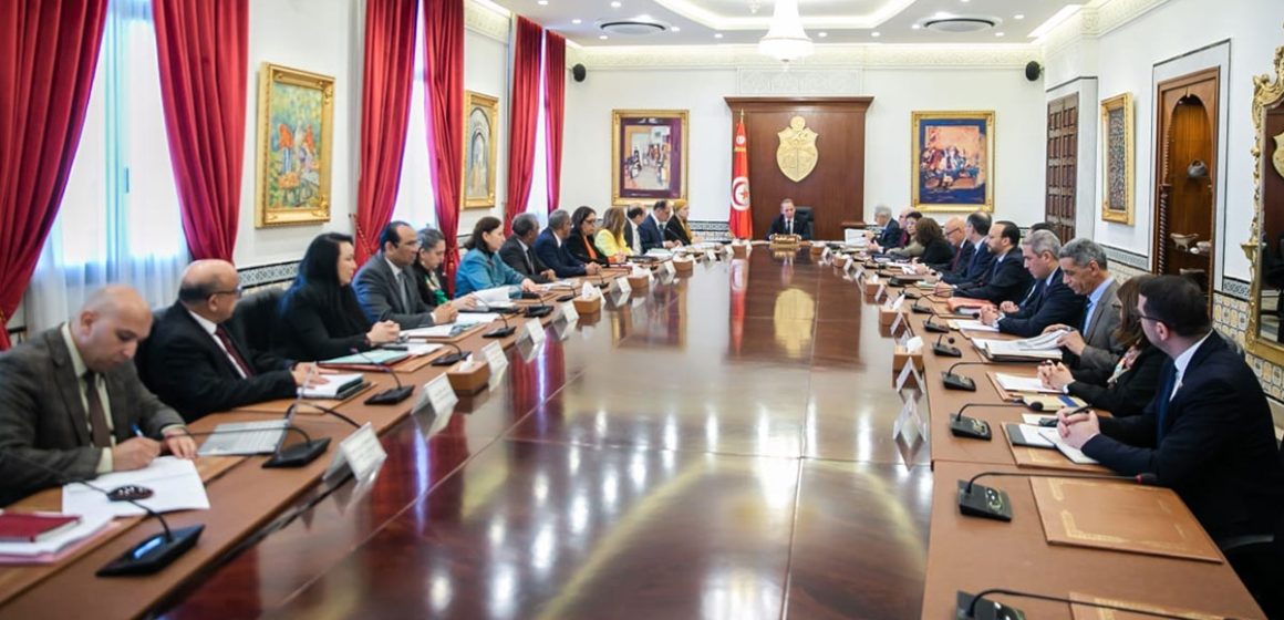 Le gouvernement tunisien entre juridisme étriqué et autocongratulation béate