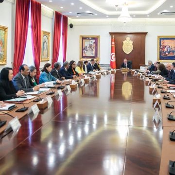 Le gouvernement tunisien entre juridisme étriqué et autocongratulation béate
