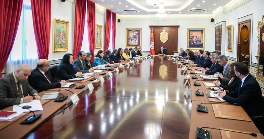 Le gouvernement tunisien entre juridisme étriqué et autocongratulation béate