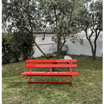 Symbolique du banc rouge installé à l’ambassade d’Italie en Tunisie