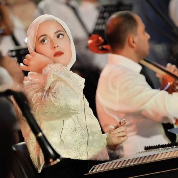 Une virtuose : Farah Fersi fait vibrer l’âme du qanoun (Vidéo)  