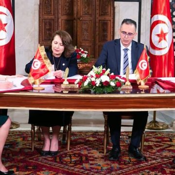 Tunisie : accord de création de deux stations de production d’électricité solaire
