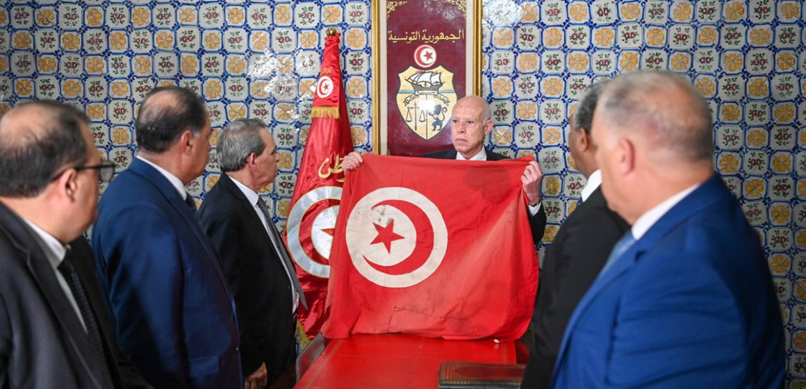 Tunisie – Affaire du drapeau : les premières têtes tombent (vidéo)