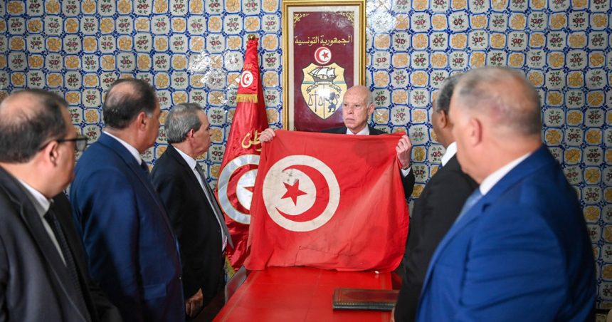 Tunisie – Affaire du drapeau : les premières têtes tombent (vidéo)
