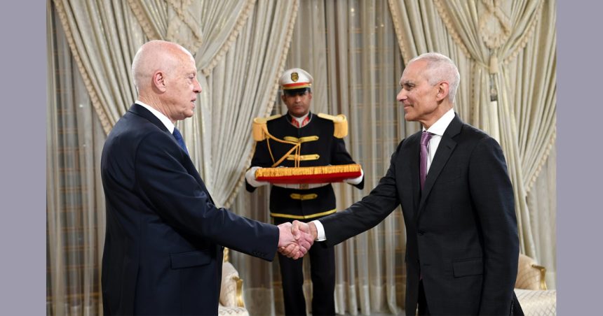 Tunisie : Moungi Bawendi décoré de l’insigne de l’Ordre de la République