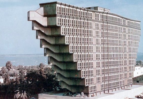 L’hôtel du Lac de Tunis en forme de pyramide inversée ne sera pas démoli