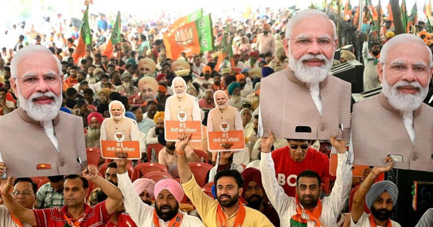 Pendant les élections indiennes, Narendra Modi se fait passer pour une divinité!